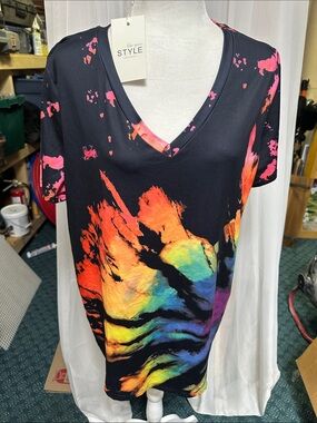 💐V-Neck Women's Rainbow Splash Tee - Black